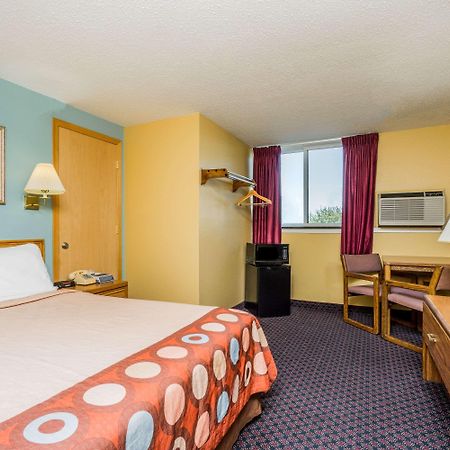 Super 8 By Wyndham Fergus Falls المظهر الخارجي الصورة