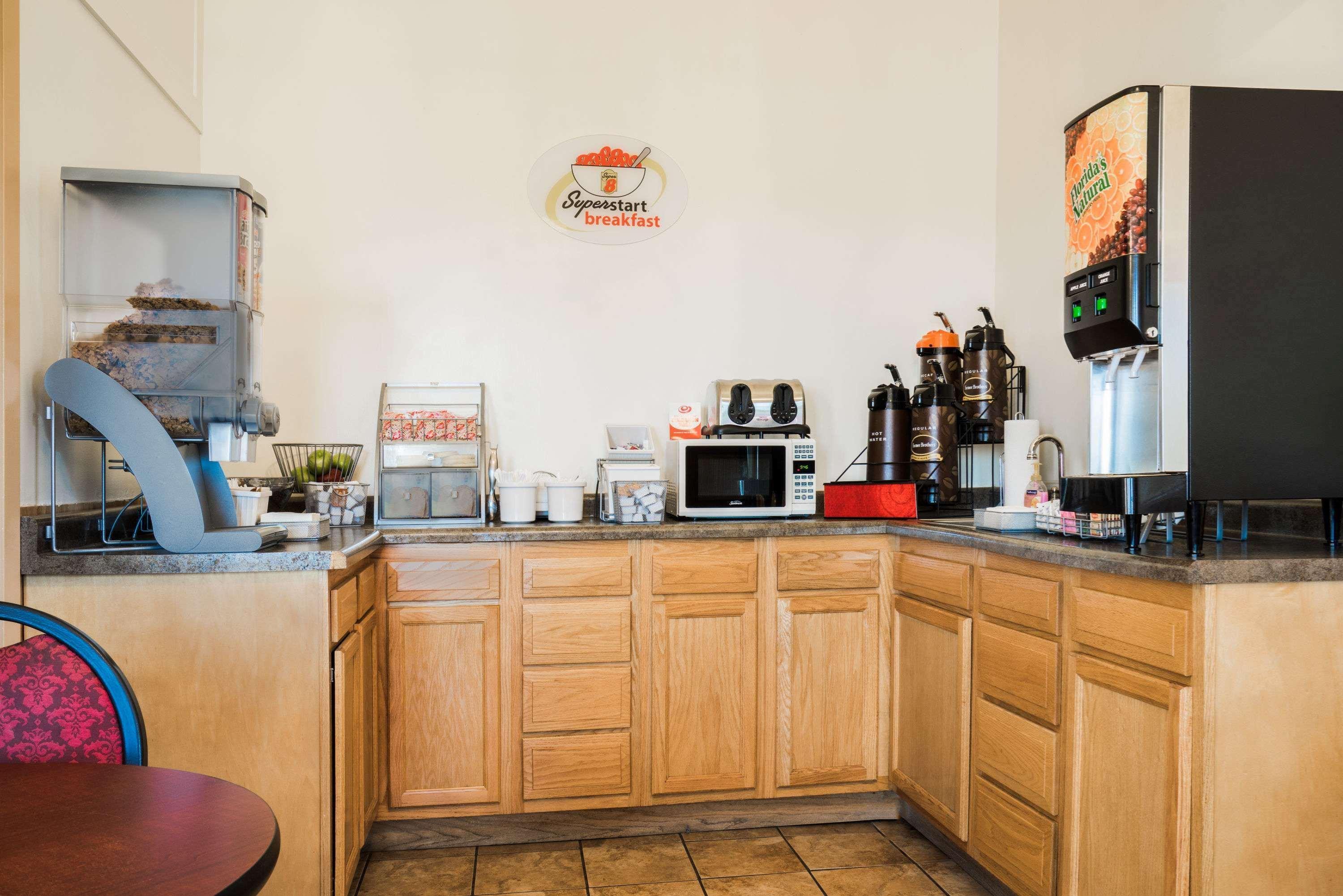 Super 8 By Wyndham Fergus Falls المظهر الخارجي الصورة